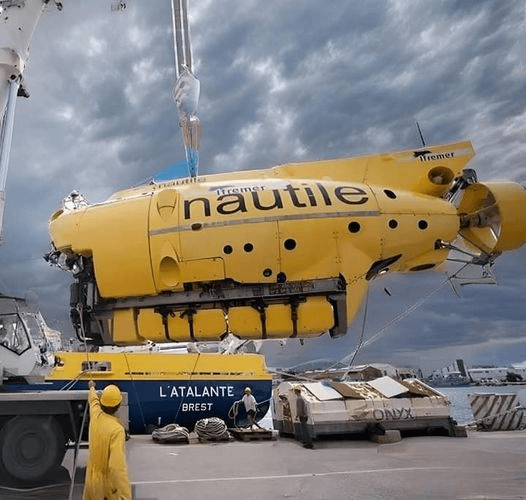 Robot "Nautile" busca submarino en Titanic