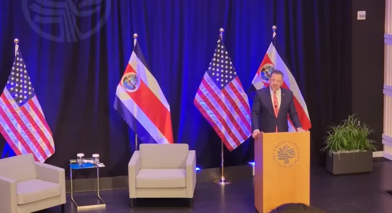 Presidente Chaves Destaca Dividendos de la Democracia