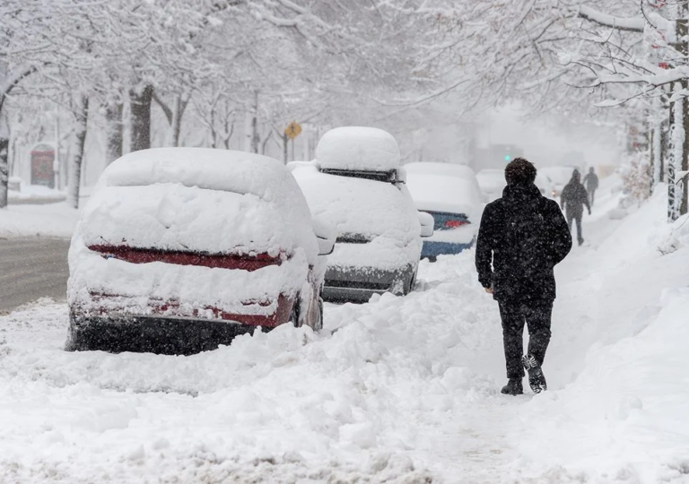 Caos por Ola de Frío en EE. UU.: Vuelos Cancelados y Deportes Afectados
